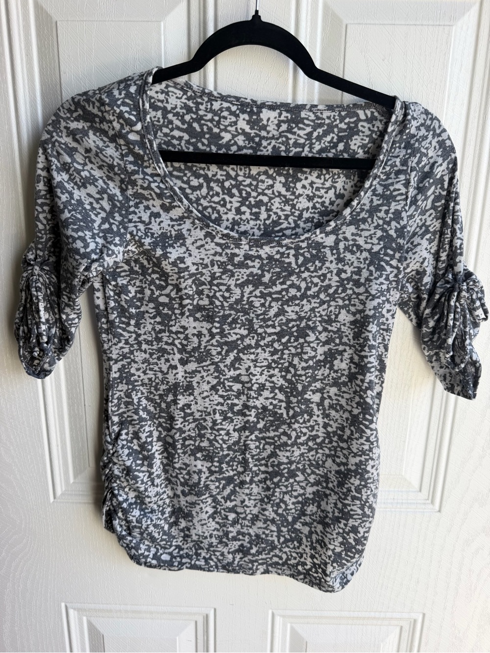 Y2K Gray Abstract Print Ruched Tie Sleeve Layered Top Size M